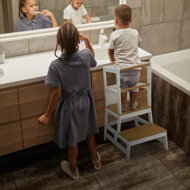 Wieża edukacyjna PLAY z drewna sosnowego, 93x56x49, biała/naturalny brąz  
